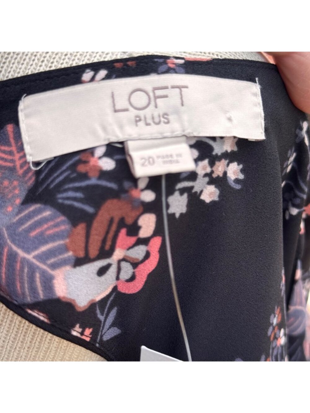 Loft Womens Floral Blouse Plus 20W Black Polyester Long-Sleeve Cut-Out Back New - Picture 5 of 16